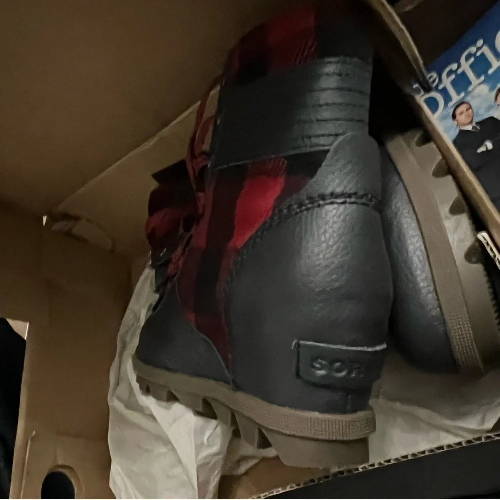 Sorel stylish black